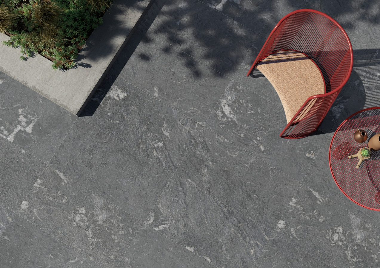 Feinsteinzeug schwarz Terrasse